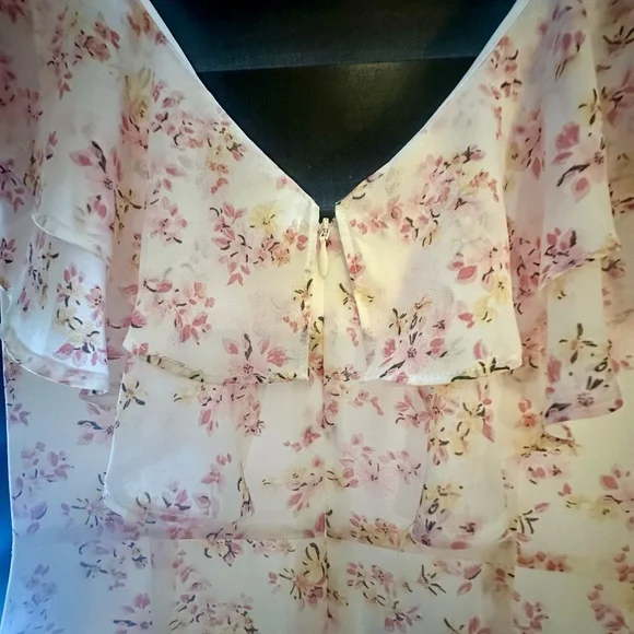 NWT. Floral WAYF Dress. Excellent condition. - Picture 7 of 11